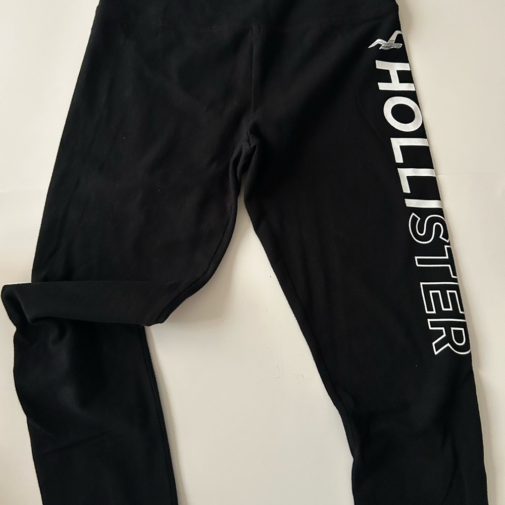 Hollister Leggings in Black with White Logo
